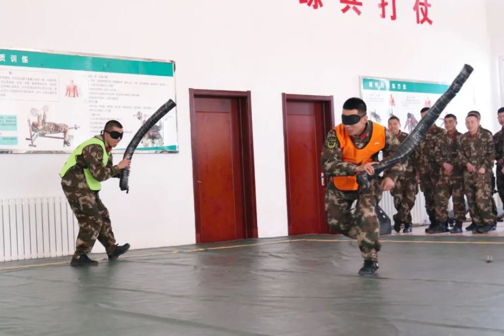 盲人射击手机游戏_射击盲人手机游戏推荐_盲人的手机游戏