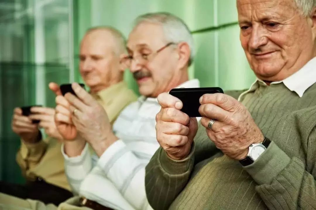 老年人可玩微信的手机游戏_微信老年玩手机游戏人可以玩吗_老年人玩微信注意要点