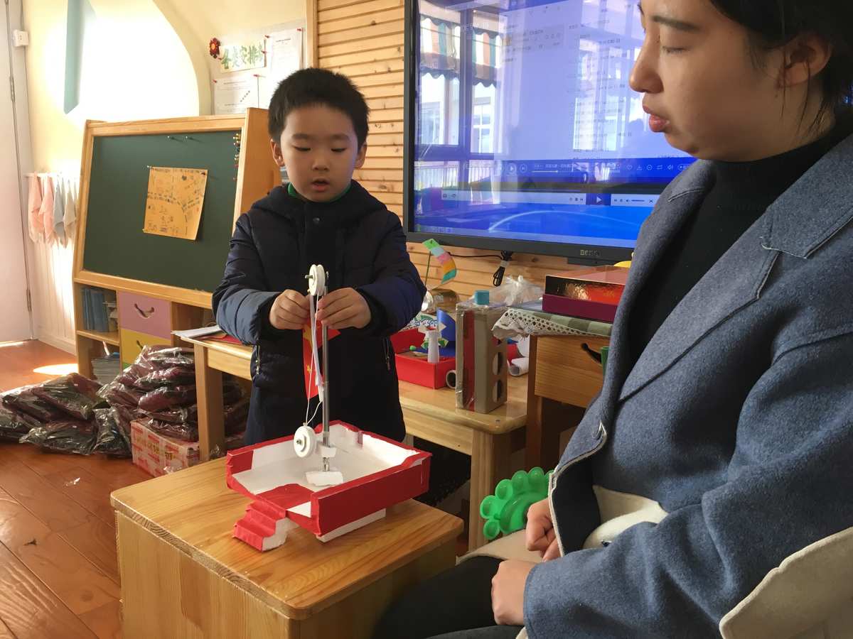 小孩子玩游戏手机_可以让小孩多玩的手机游戏_小孩玩手机游戏好吗