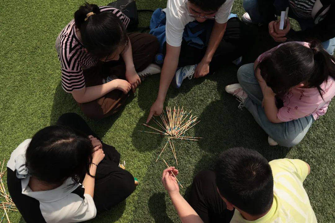 扔棍子游戏_拿掉棍子让人通关的游戏_打掉一根棍子其余的不掉下来的游戏叫什么