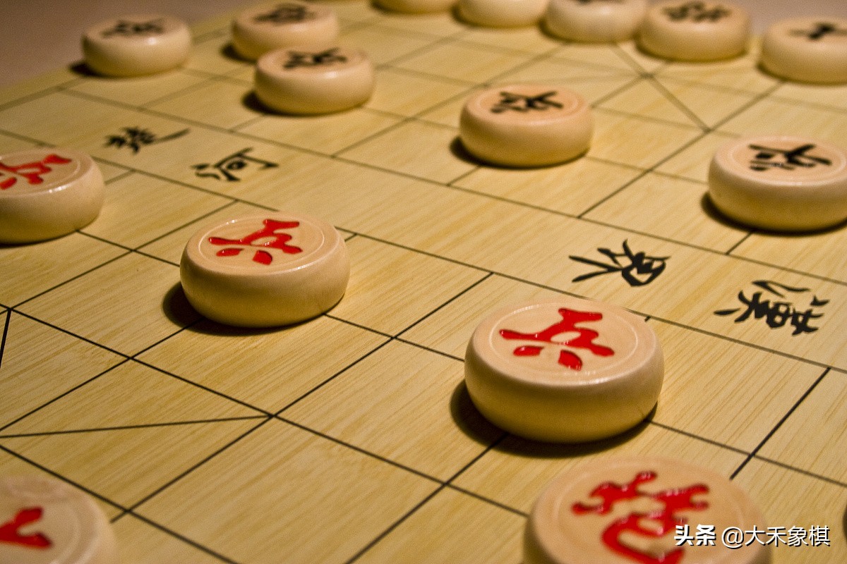 小燕子棋社逃跑成功视频_燕子过河棋子游戏怎么玩_燕子过河游戏怎么画
