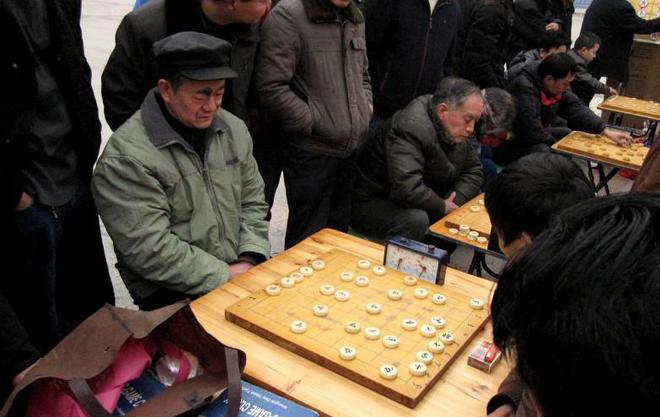 象棋玩好比较厉害的人_象棋玩好比较好的软件_象棋在哪里玩比较好