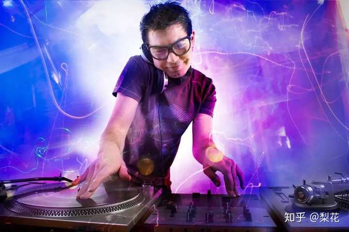 耳机打游戏声音很小_耳机玩游戏的时候声音很小_玩游戏时耳机为什么会小声