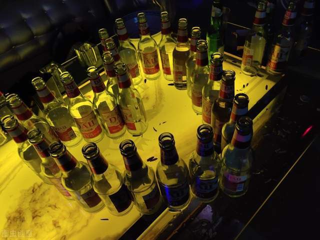 陪酒员怎么玩游戏_陪酒员游戏规则_陪酒员游戏